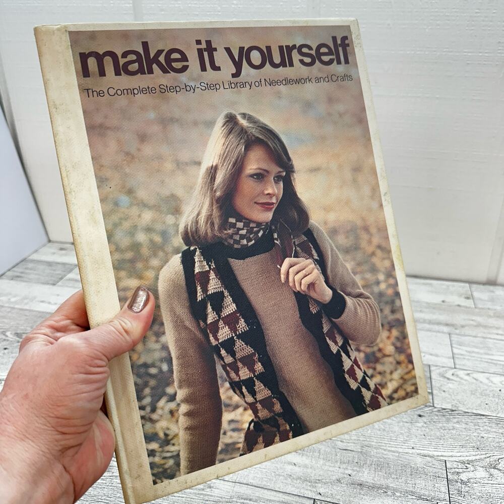 Retro 1970s MAKE IT YOURSELF‎ Step-By-step Crafts Needlework V.3 TRENDY Vintage